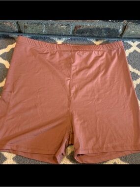 Women’s 2XL high waisted athletic running yoga fitness shorts NWOT